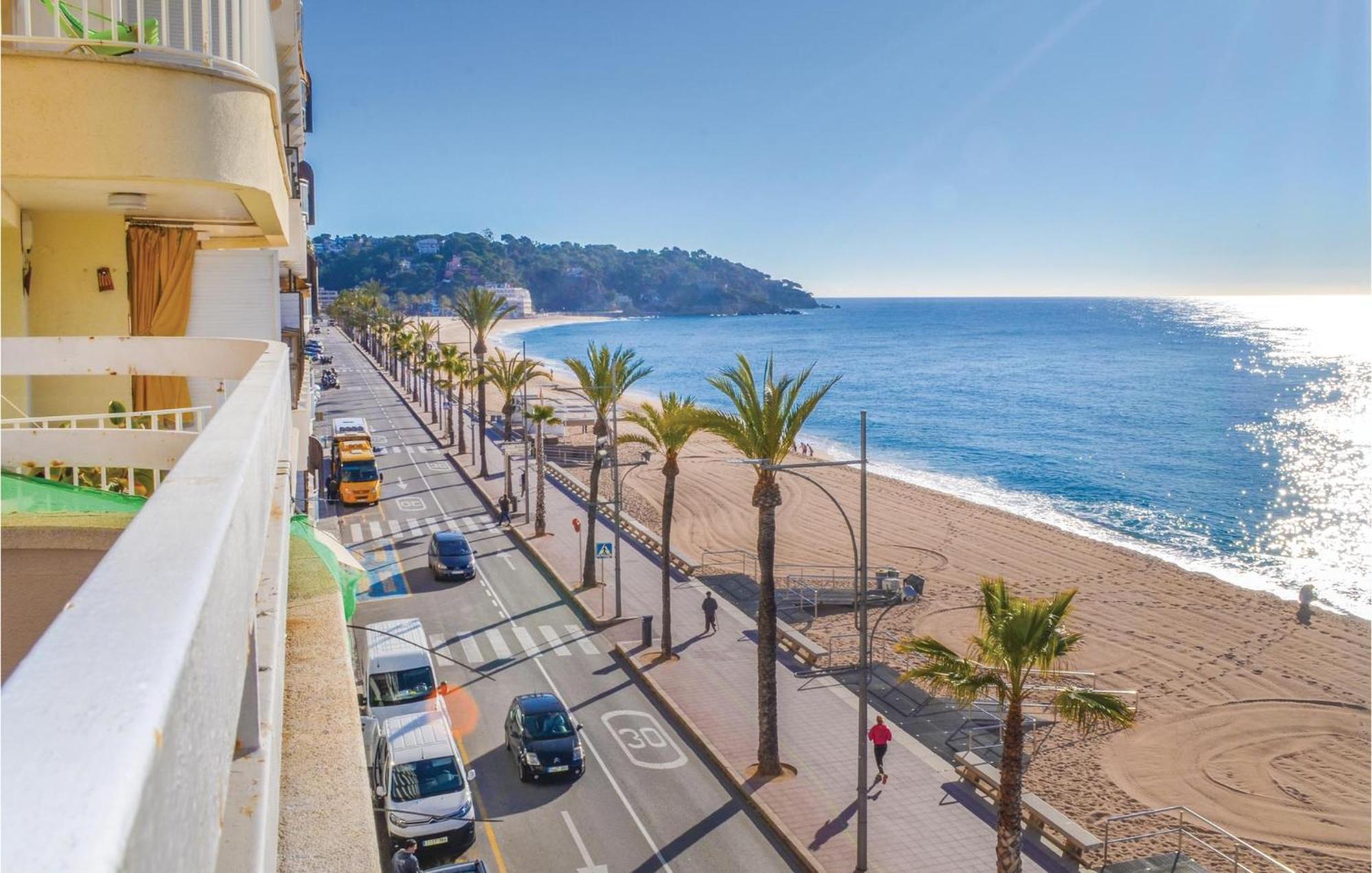 3 Bedroom Beautiful Apartment In Lloret De Mar Extérieur photo