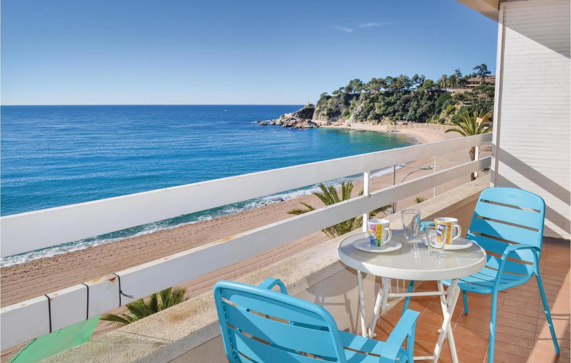 3 Bedroom Beautiful Apartment In Lloret De Mar Extérieur photo