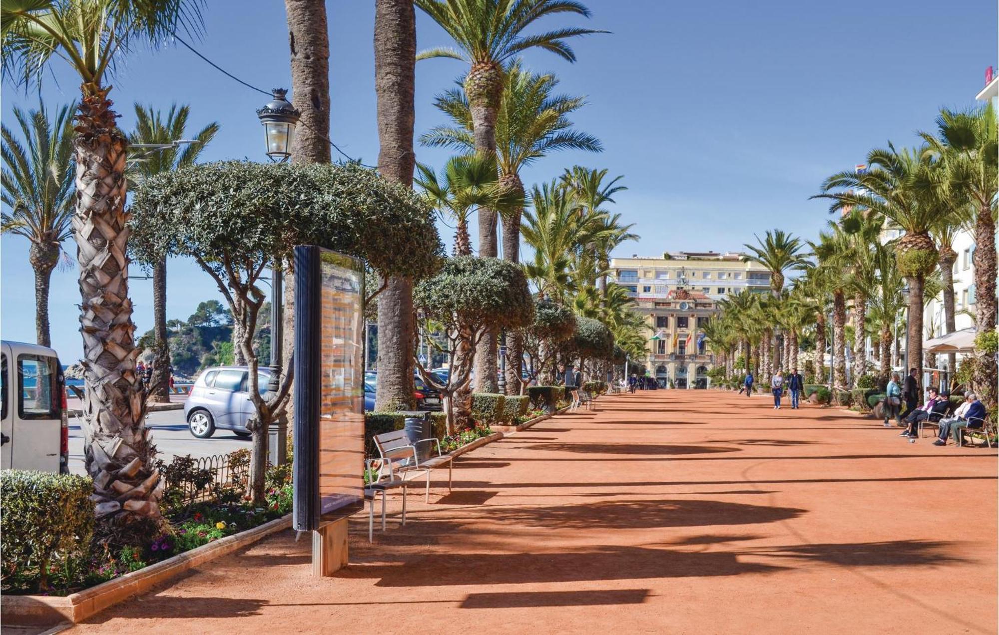 3 Bedroom Beautiful Apartment In Lloret De Mar Extérieur photo